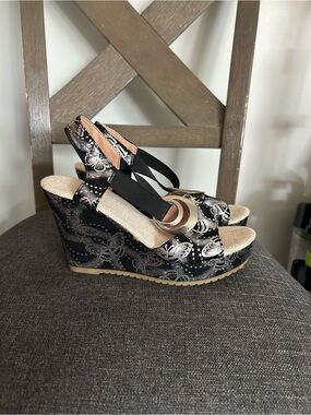 Black Floral Butterfly Wedge Sandals with Elastic Slingback